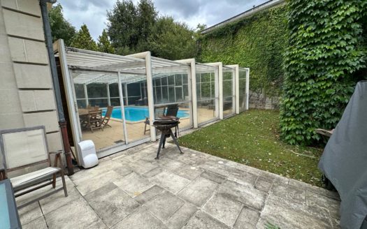 GRANDE PROPRIETE SUR PARC AVEC PISCINE