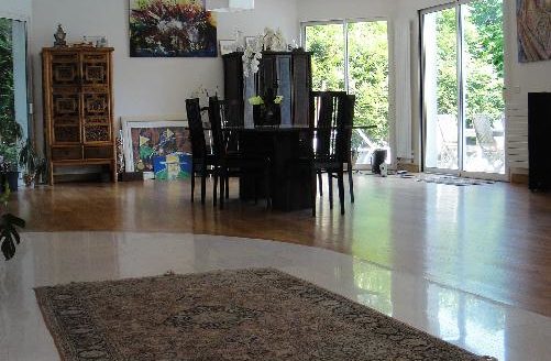 GRANDE PROPRIETE CONTEMPORAINE AVEC PISCINE