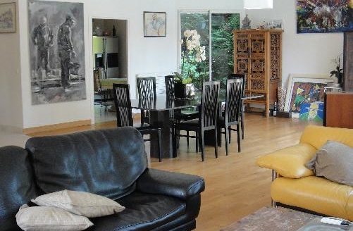 GRANDE PROPRIETE CONTEMPORAINE AVEC PISCINE