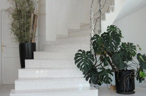 GRANDE PROPRIETE CONTEMPORAINE AVEC PISCINE