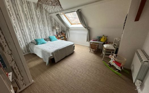 LIVRY-GARGAN PROCHE GARE ET COMMERCES