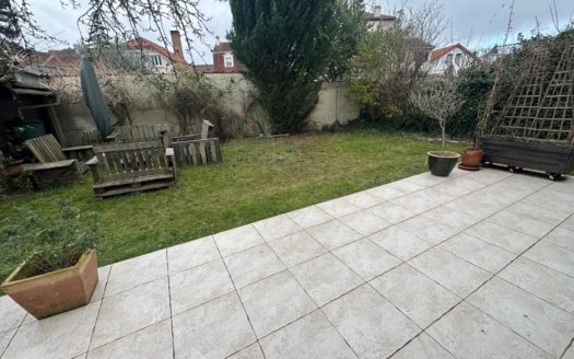 LIVRY-GARGAN PROCHE GARE ET COMMERCES