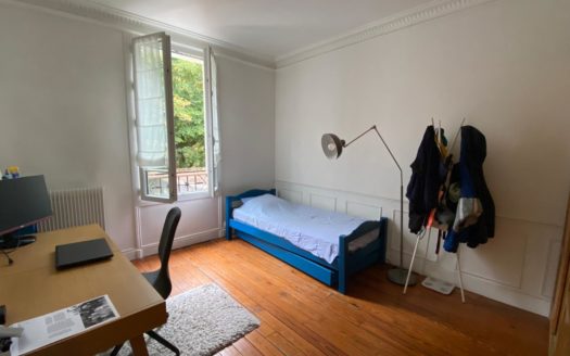 MAISON EN PIERRES MEULIERES