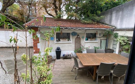 MAISON EN PIERRES MEULIERES