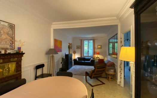 MAISON EN PIERRES MEULIERES