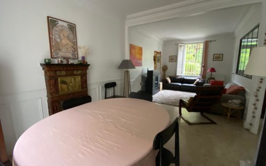 MAISON EN PIERRES MEULIERES