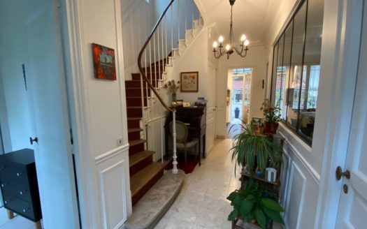 MAISON EN PIERRES MEULIERES